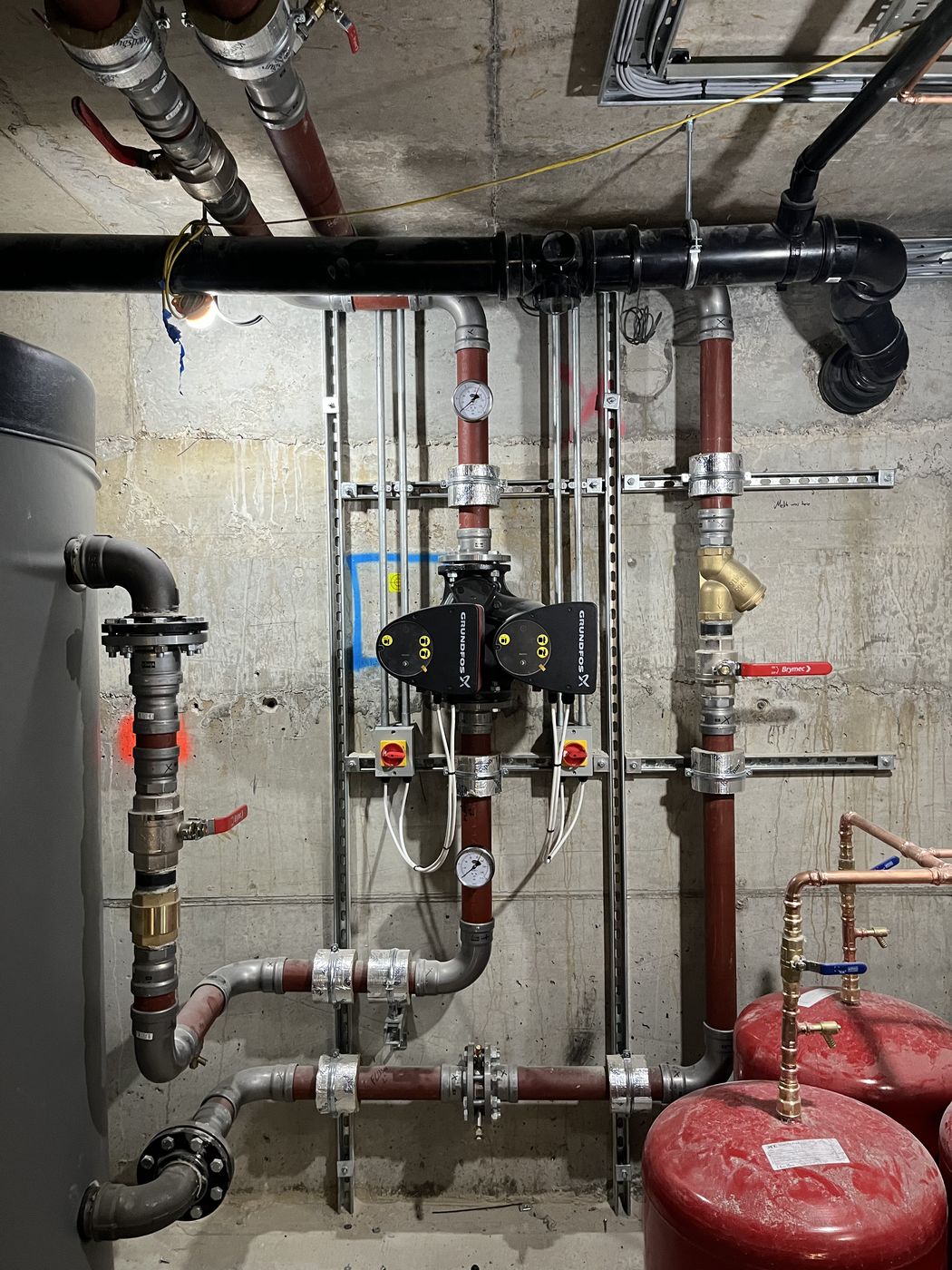 Pump set, valves and pressure gauges